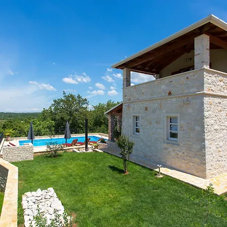 Beautiful Stupenda With Whirlpool In Porec Montižana