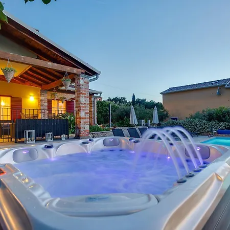 Villa Beautiful Stupenda With Whirlpool In Porec *