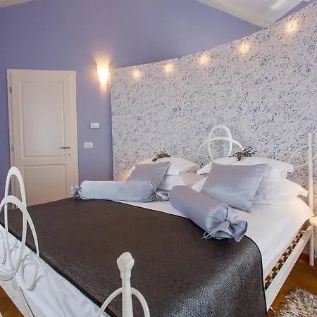 Beautiful Stupenda With Whirlpool In Porec *